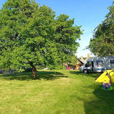 Sous Les Poiriers مكان تخييم *